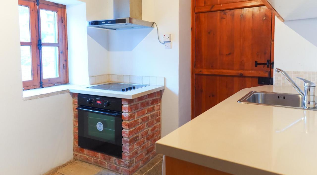 Zoes Traditional Apartments, Bed & Breakfast Larnaca Exteriör bild