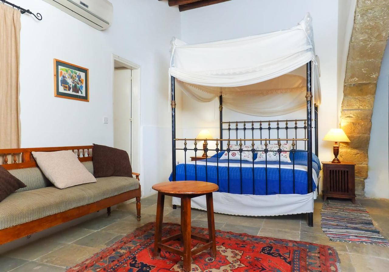 Zoes Traditional Apartments, Bed & Breakfast Larnaca Exteriör bild