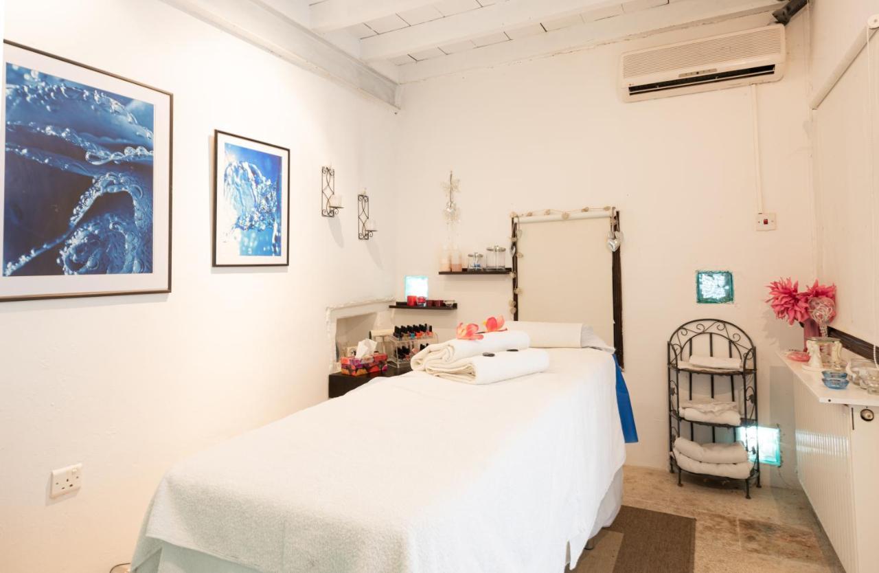 Zoes Traditional Apartments, Bed & Breakfast Larnaca Exteriör bild